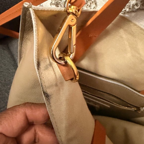 Marni
MUSEO SOFT SMALL BAG IN GREY-GREEN AND BEIGE LEATHER Tote - Picture 10 of 14